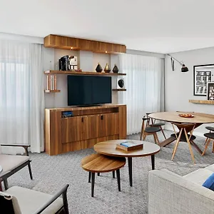 Le Meridien Etoile Hotel